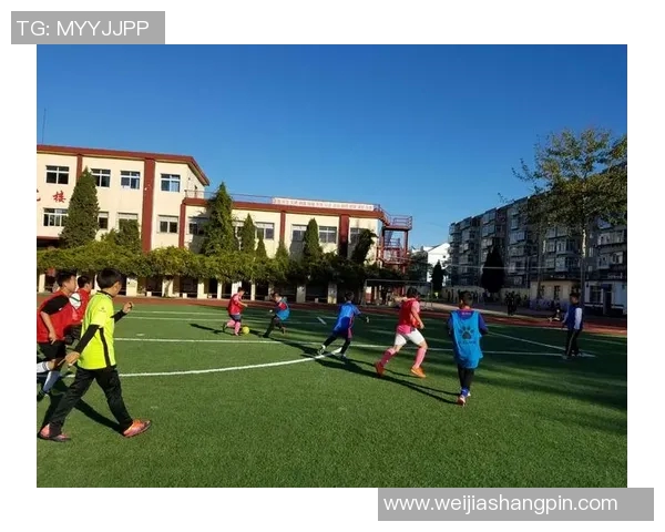 激情四溢的足球社团招募海报让我们一起在绿茵场上挥洒汗水与梦想